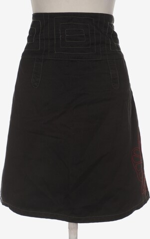 SKFK Skirt in XS in Black: front