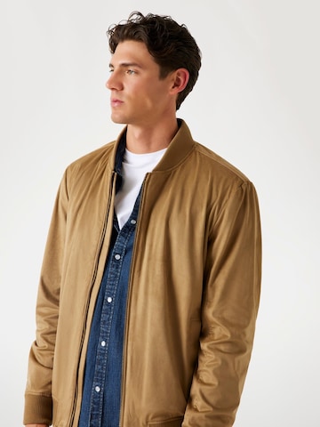 GUESS Jacke in Braun
