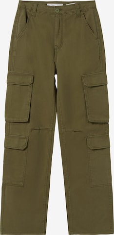 Bershka Regular Cargo Pants in Green: front