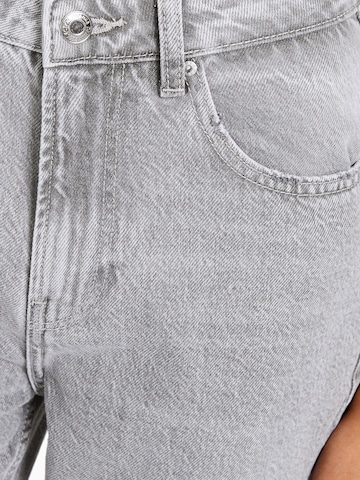 regular Jeans di Bershka in grigio