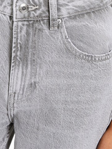 Bershka Normalny krój Jeansy w kolorze szary