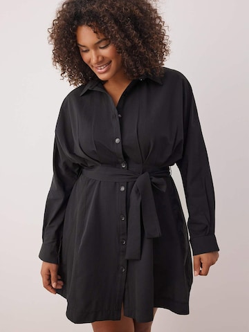 Trendyol Curve - Vestido camisero en negro: frente