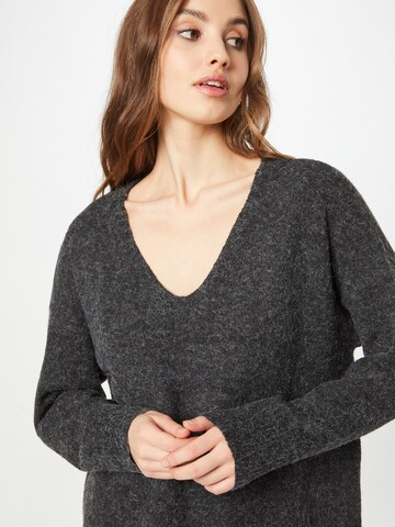 VERO MODA Knitted dress 'DOFFY' in Grey