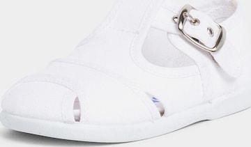 Pisamonas First-step shoe in White: front