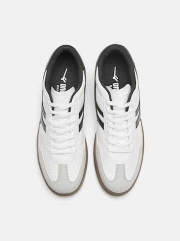 Pull&Bear Rövid szárú sportcipők - fehér