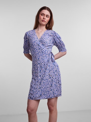 Robe 'Nya' PIECES en bleu : devant