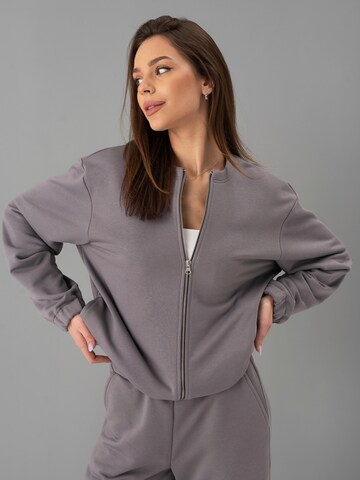 cut my fashion Sweat suit 'Mėja' in Grey