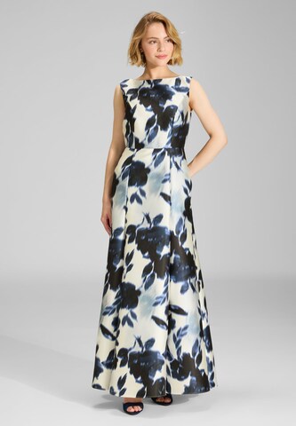 SWING Kleid in Beige