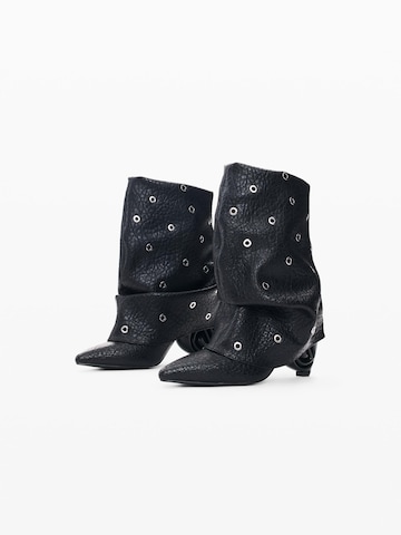 Botine de la Desigual pe negru