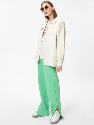 Regular Pantaloni 'Josefine' de la NA-KD pe verde