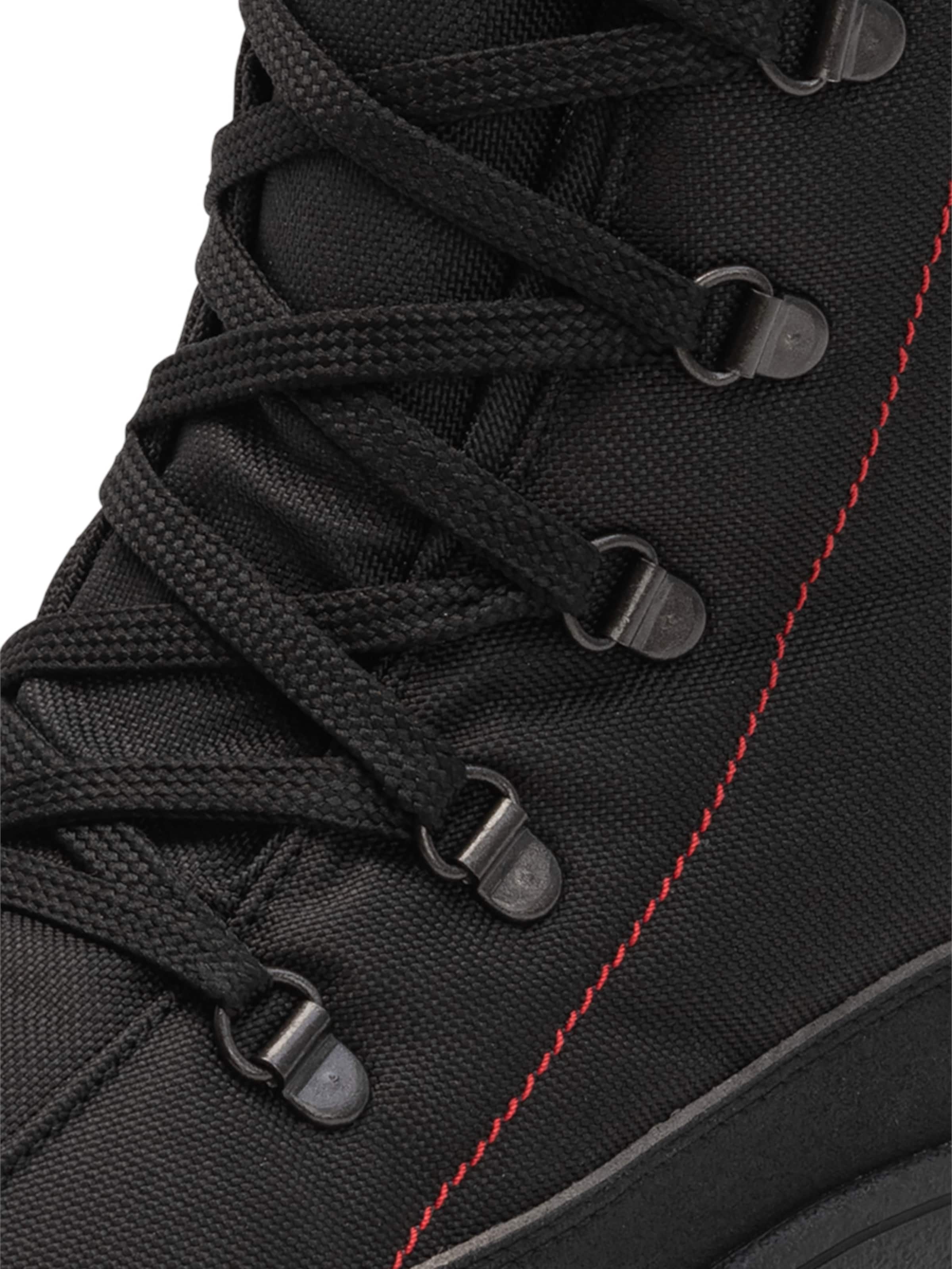 VITAFORM Lace-Up Boots in Black