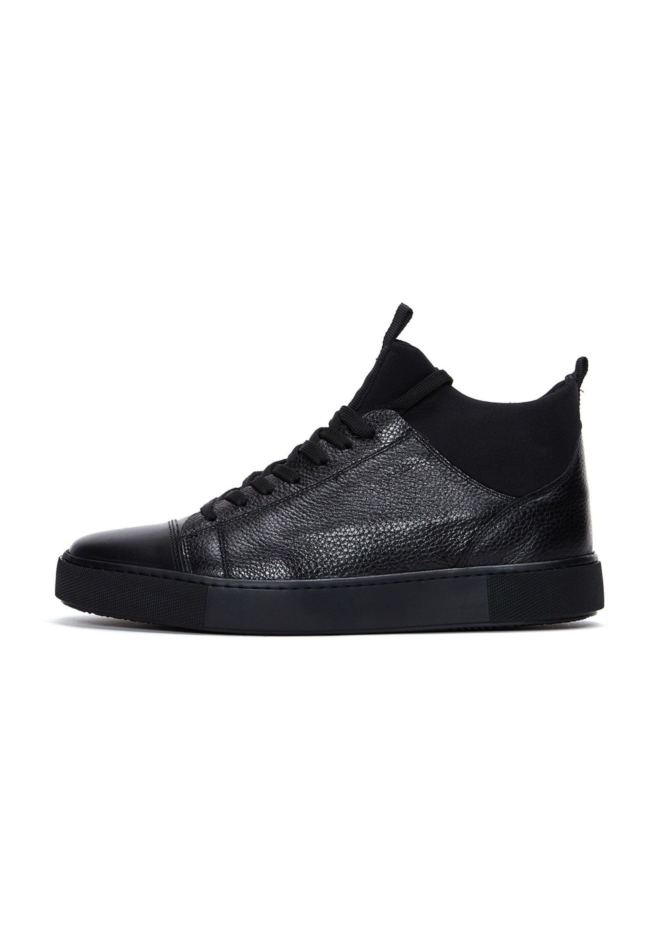 Derimod Sneaker in Schwarz: Vorderseite