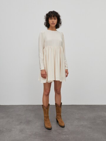 Abito 'Whitney' di EDITED in beige