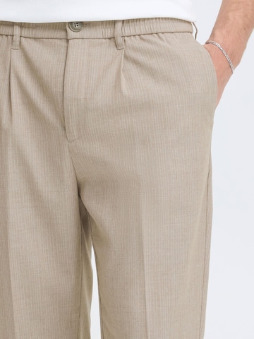 Casual Friday - Regular Calças com pregas ' CFMarc ' em bege