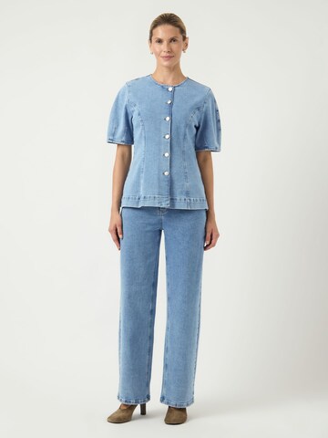 Chemisier 'YASRosie' YAS en bleu