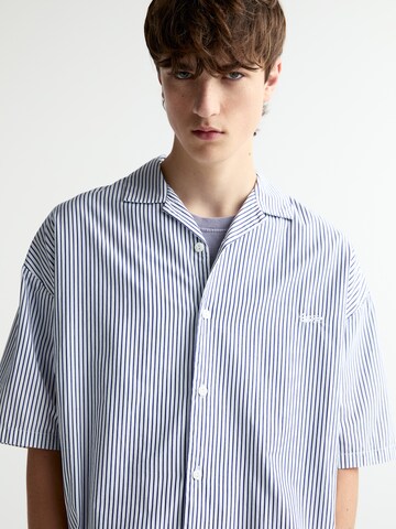 Fit confort Chemise Pull&Bear en blanc