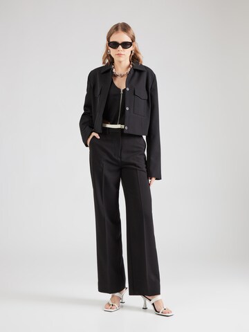 Loosefit Pantaloni con piega frontale 'Herbie' di SECOND FEMALE in nero