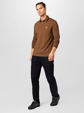 BOSS Orange Bluser & t-shirts 'Passertiplong' i brun