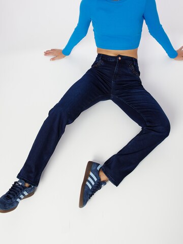 PULZ Jeans Slimfit Jeans 'CARLA' i blå: framsida