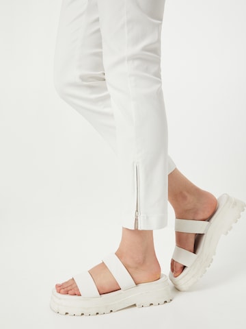 Coupe slim Pantalon COMMA en blanc