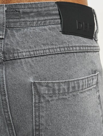 Tapered Jeans di DEF in grigio