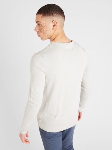 QS - Pullover em cinzento