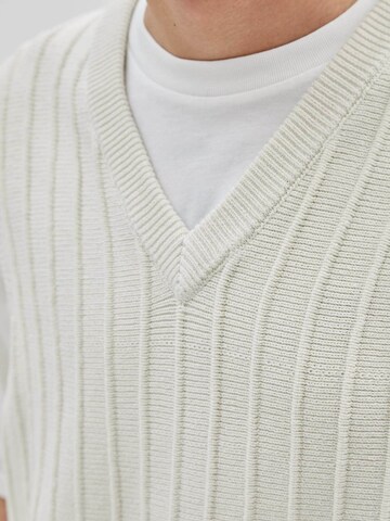 GUESS Sweater Vest in White