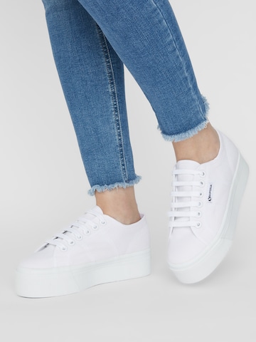 Baskets basses 'Lena Gercke' SUPERGA en blanc