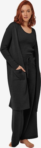 YOU LOOK PERFECT Loungewear in Black: front