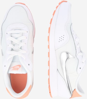 Baskets 'Valiant' Nike Sportswear en blanc