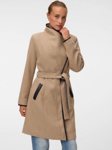 VERO MODA Płaszcz przejściowy 'VMWATERFALL CLASS' w kolorze brązowy: przód
