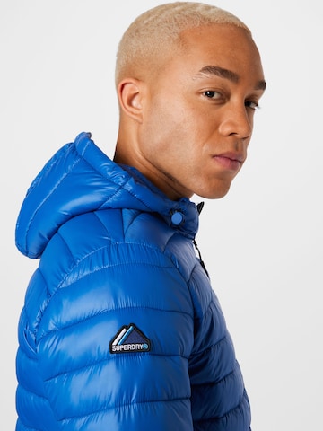 Superdry Prehodna jakna 'Fuji' | modra barva