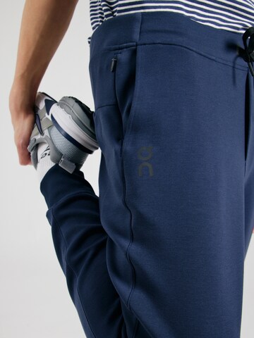 Tapered Pantaloni di On in blu