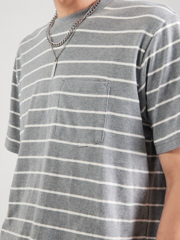 GAP Футболка в Серый