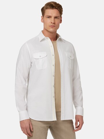 Coupe regular Chemise Boggi Milano en blanc : devant