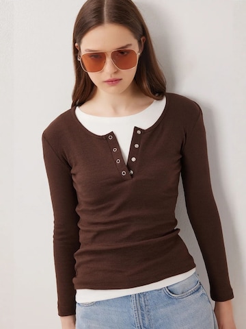 Happiness İstanbul Blouse in Bruin