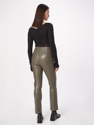 Regular Pantalon 'SASCHA' VILA ROUGE en marron