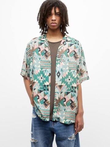 Pull&Bear Regular fit Button Up Shirt in Green: front