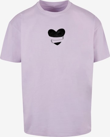Maglietta 'Hugs & Love - Heart Hug' di Merchcode in lilla: frontale
