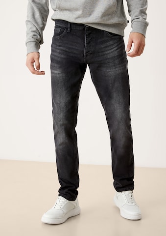 QS Regular Jeans in Zwart: voorkant