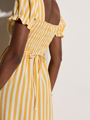Robe ' ' Apricot en jaune