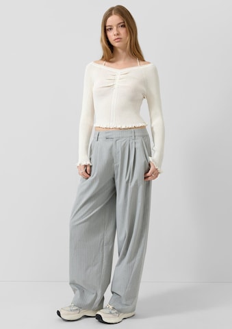 QS Barrel Pleat-front trousers in Grey