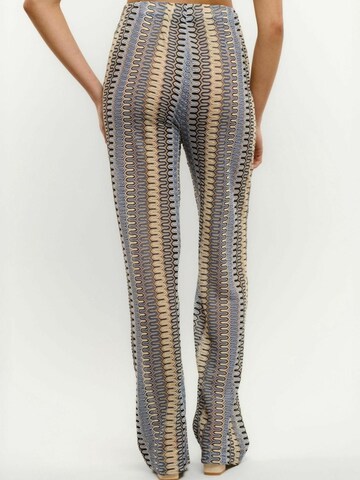 Liberte Essentiel Regular Housut ' CROC ' värissä valkoinen