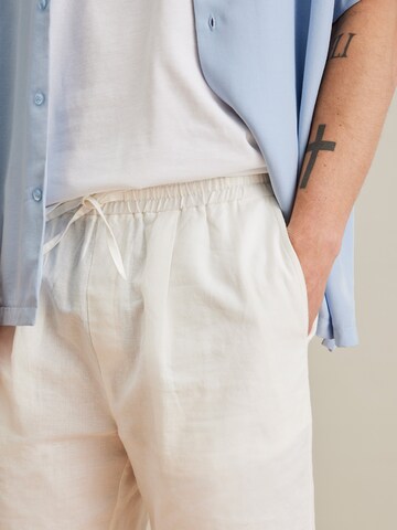 DAN FOX APPAREL Loose fit Pants 'Darian' in White