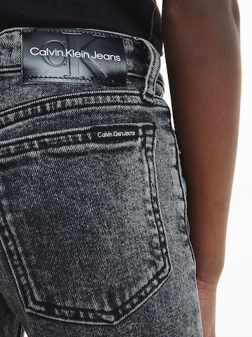 Calvin Klein Jeans Loosefit Jeans in Grau
