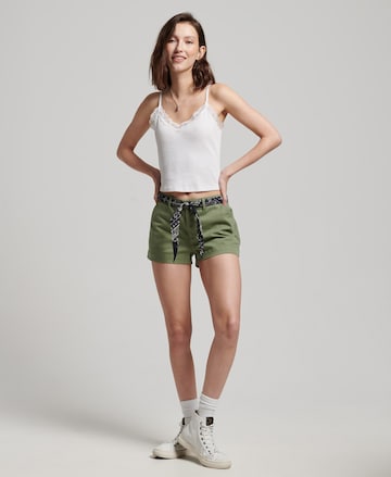 Superdry - Regular Calças chino em verde