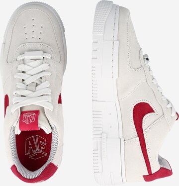 Baskets basses 'Pixel' Nike Sportswear en blanc