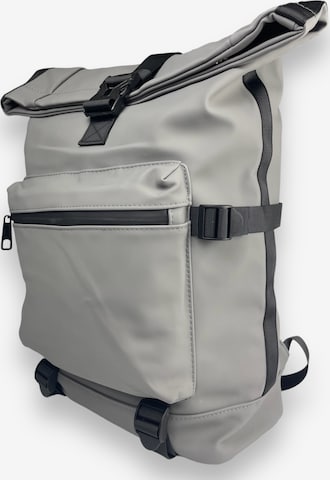Kumixi Rucksack in Grau: Vorderseite