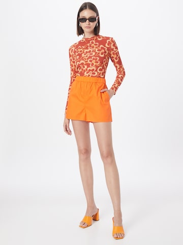 NA-KD Regular Shorts 'Elin' in Orange