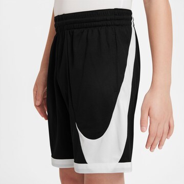 NIKE Loosefit Sportshorts in Schwarz